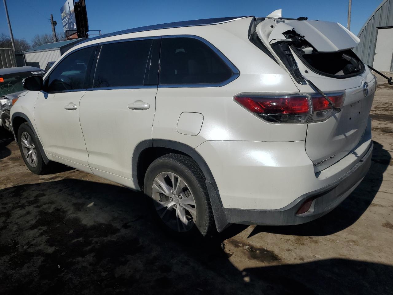 2014 Toyota Highlander - Image 2