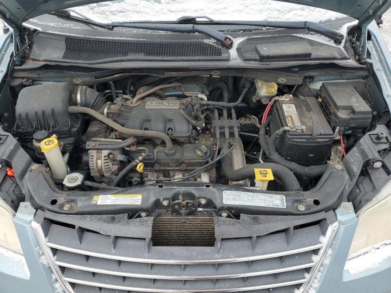 2010 Chrysler Town & Country - Image 12