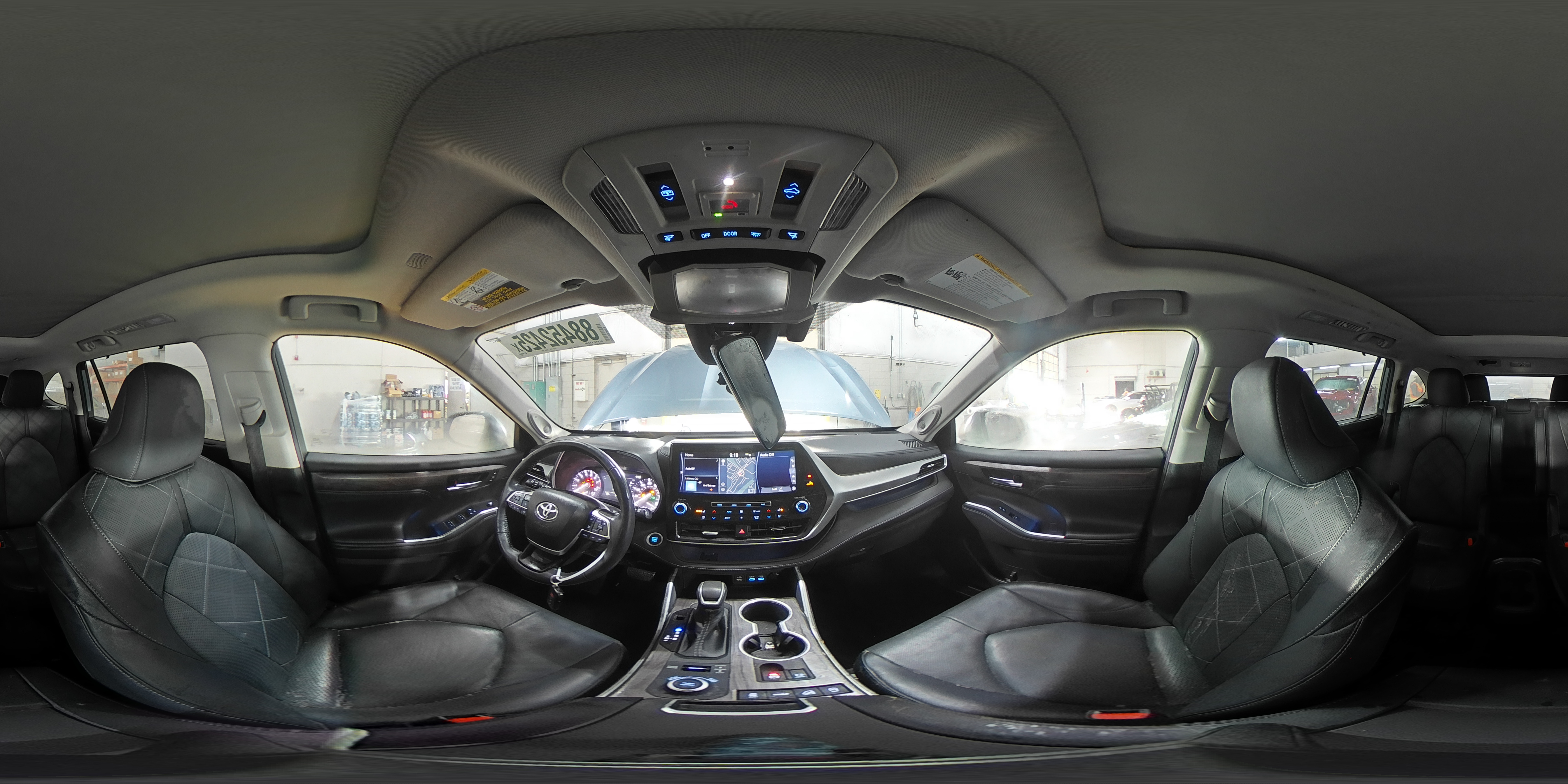 2022 Toyota Highlander - Image 16