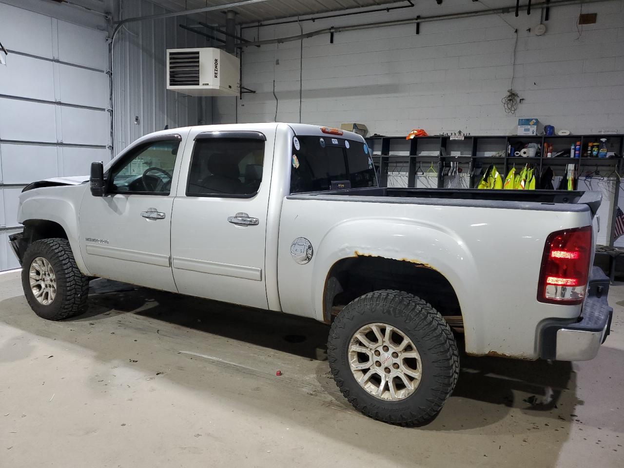 2011 GMC Sierra - Image 2