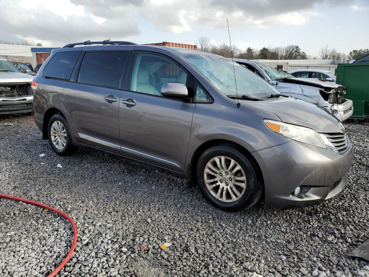 2011 Toyota Sienna - Image 4