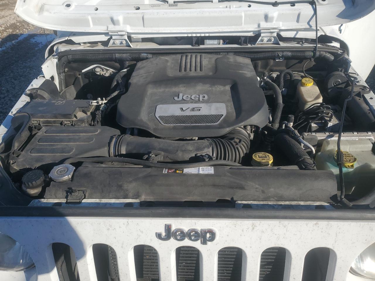 2015 Jeep Wrangler - Image 12