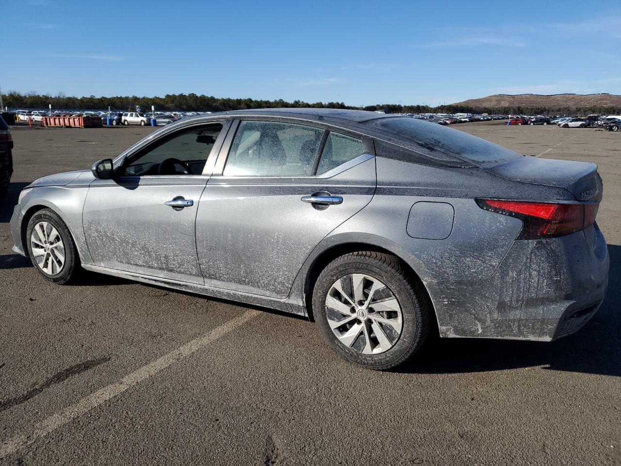 2020 Nissan Altima - Image 2