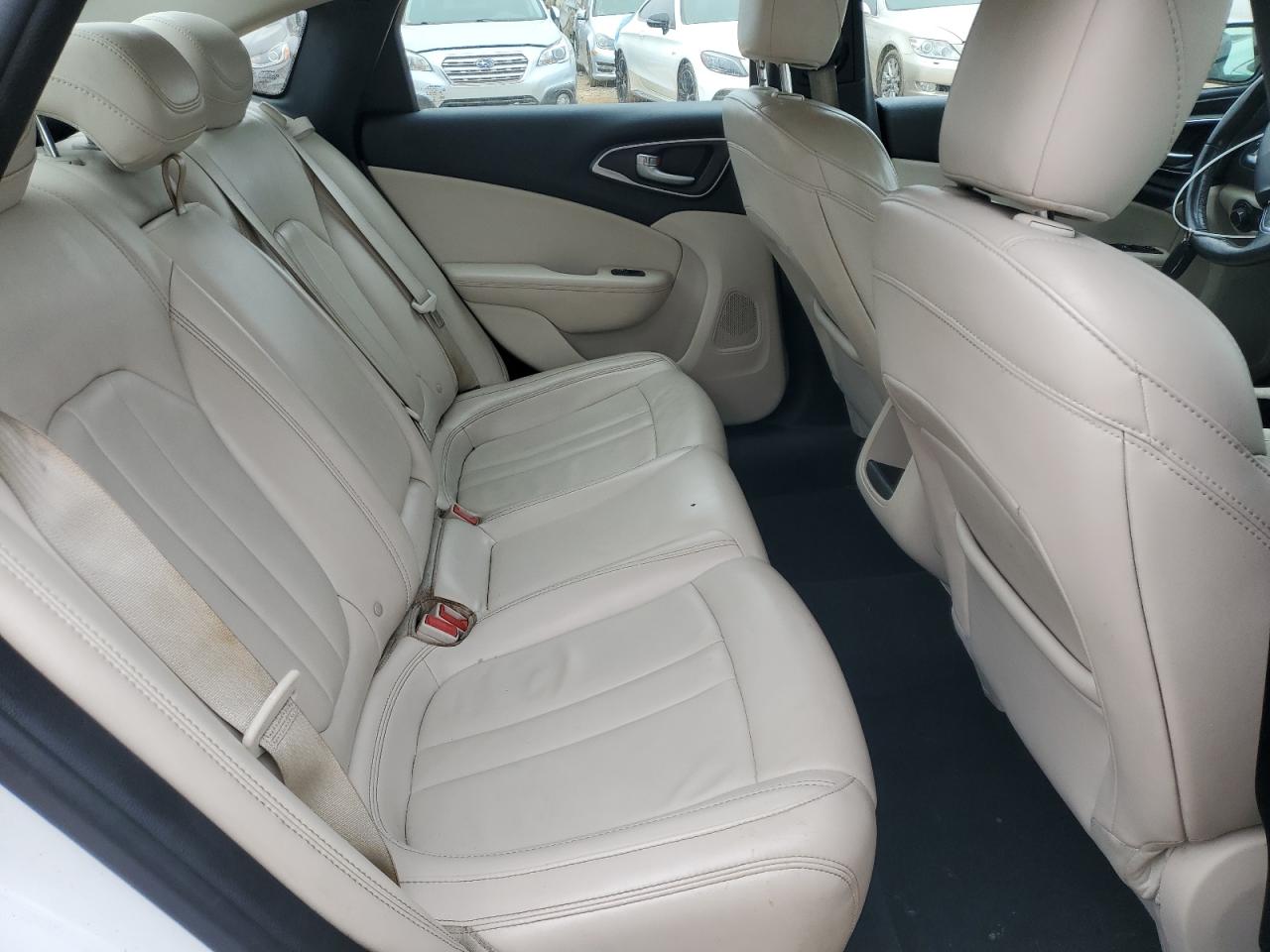 2017 Chrysler 200 - Image 10
