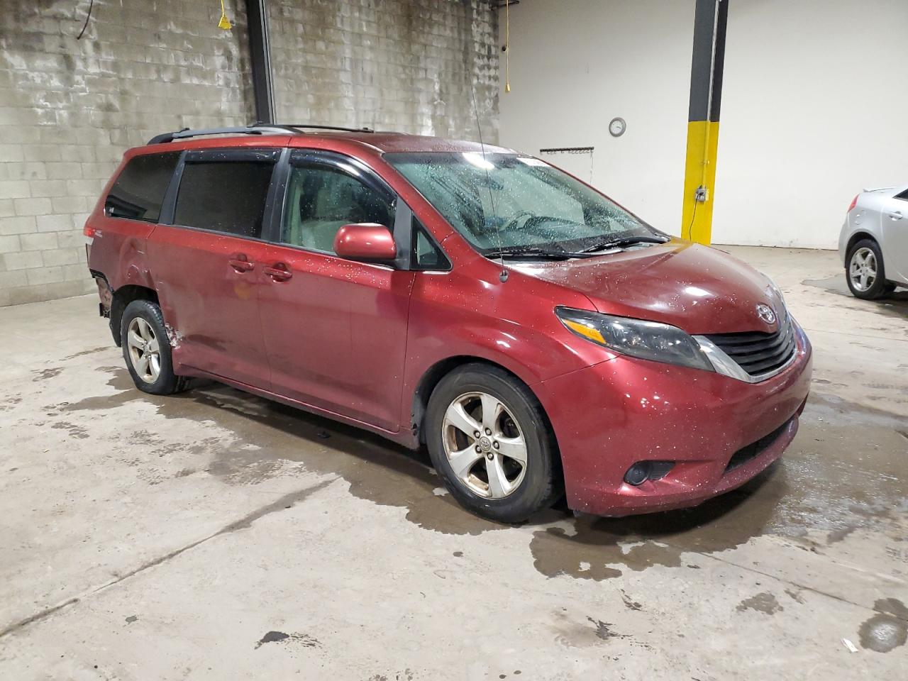 2011 Toyota Sienna - Image 4