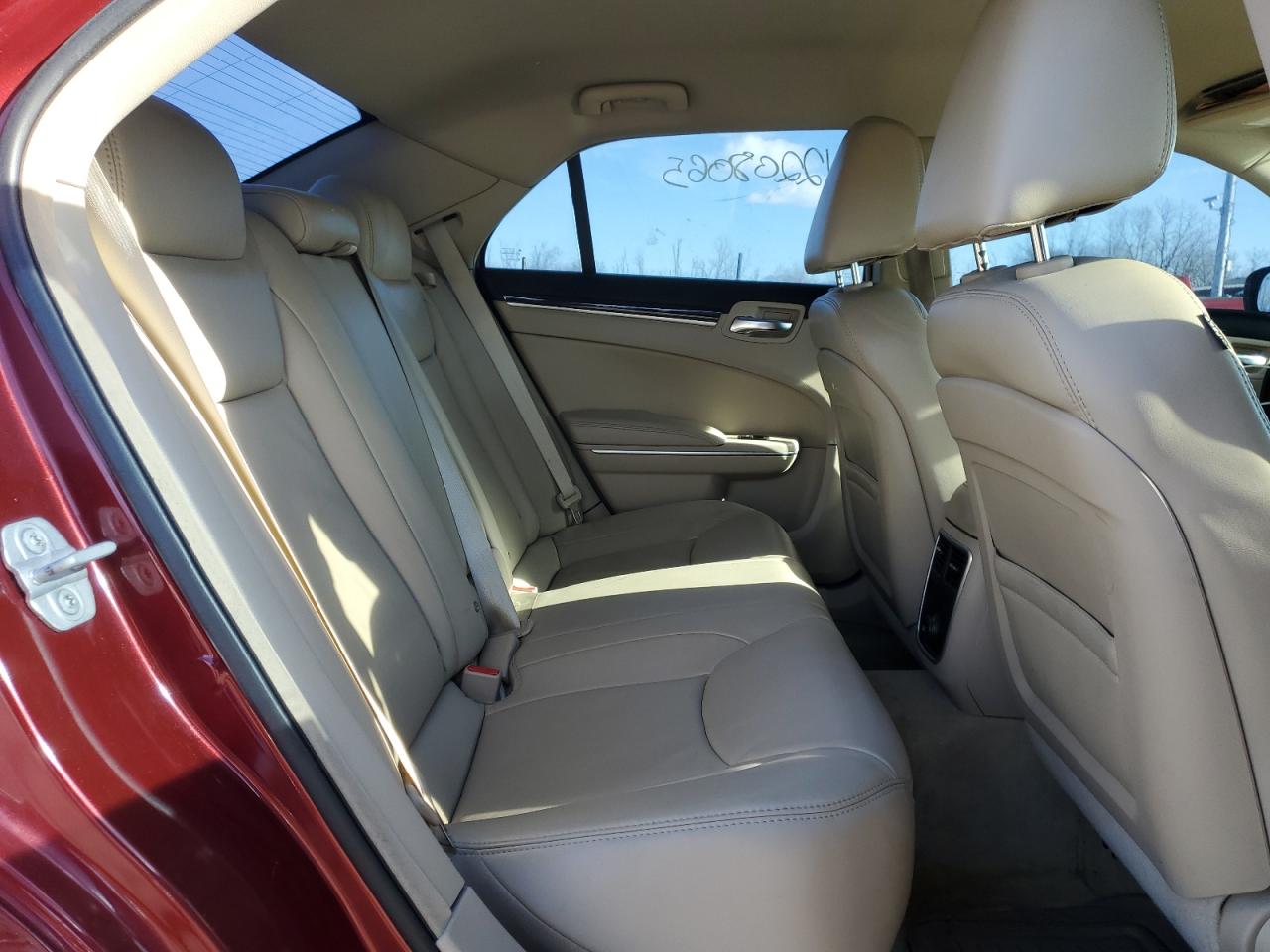 2013 Chrysler 300 - Image 10
