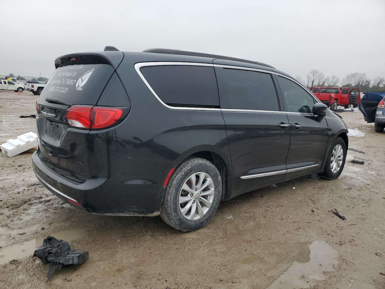 2017 Chrysler Pacifica - Image 3