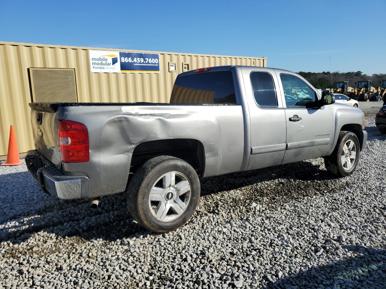 2007 Chevrolet Silverado - Image 3