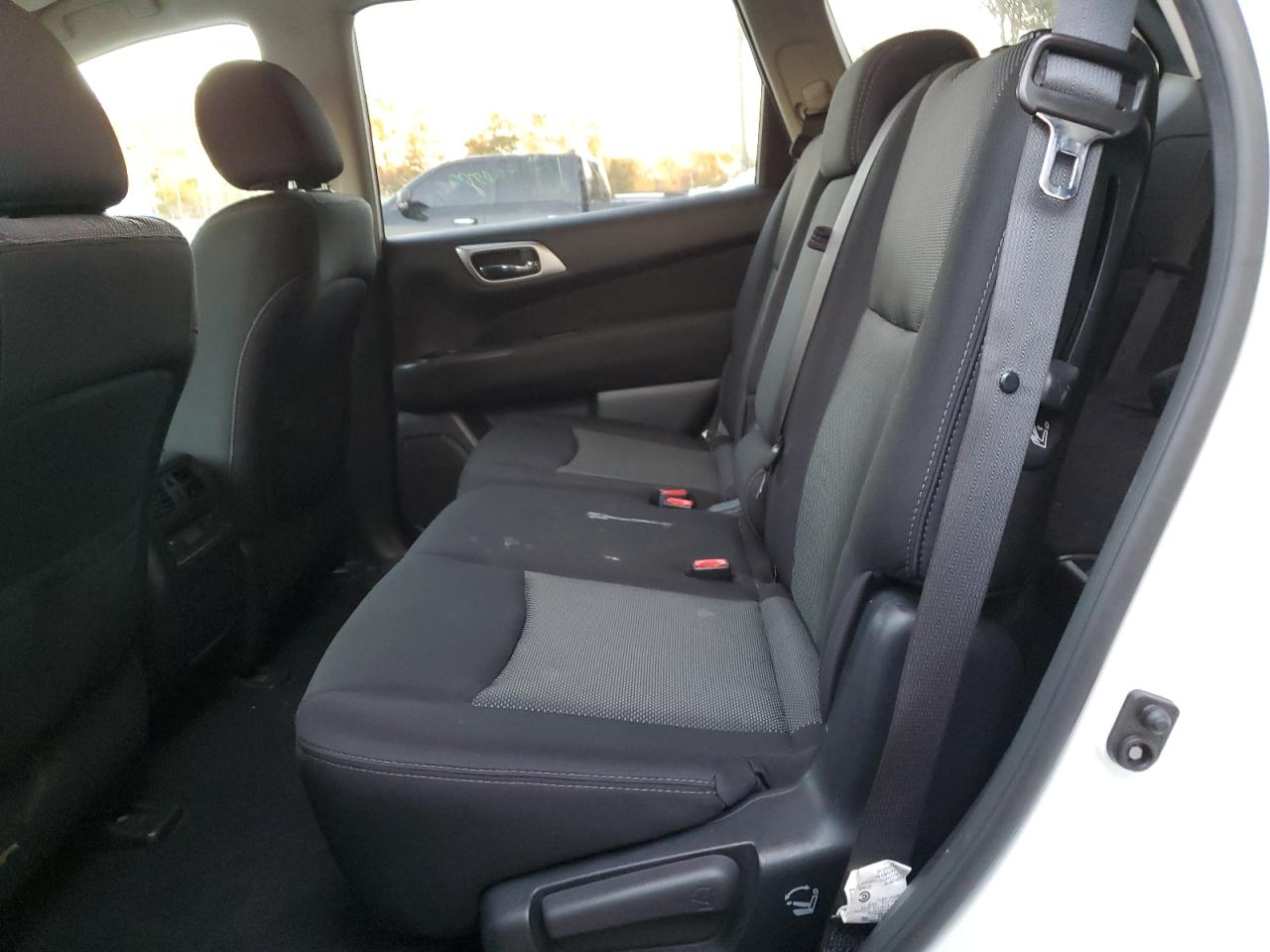 2017 Nissan Pathfinder - Image 11