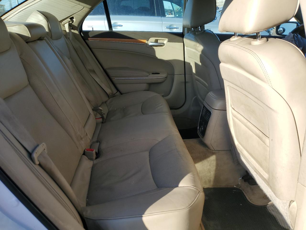 2012 Chrysler 300 - Image 10