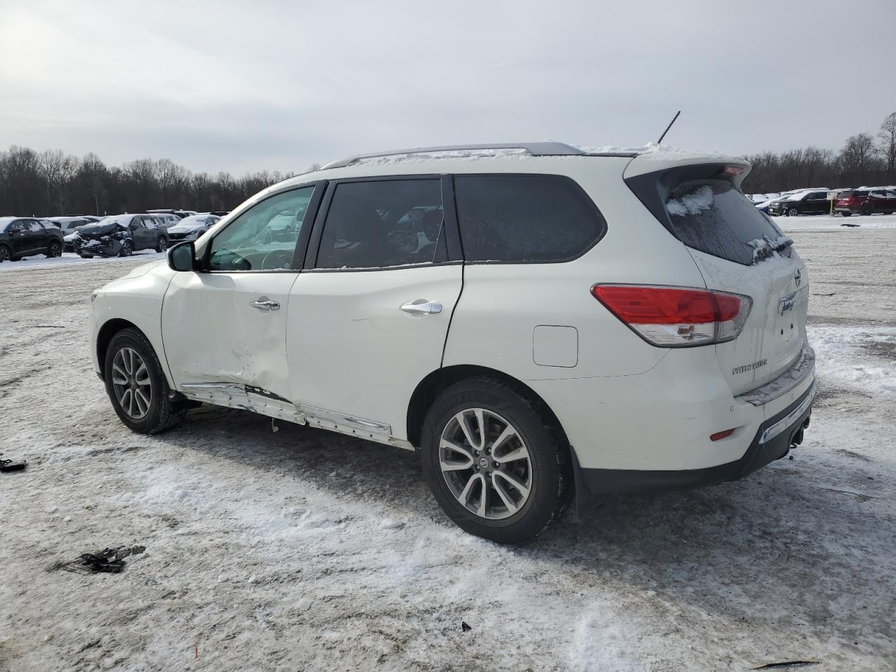 2014 Nissan Pathfinder - Image 2