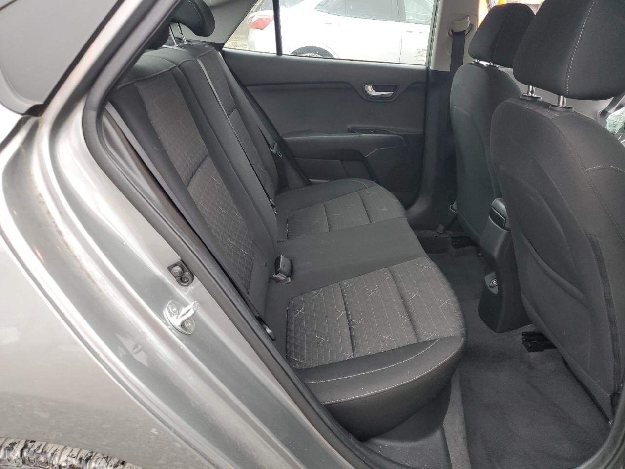 2021 Kia Rio - Image 10