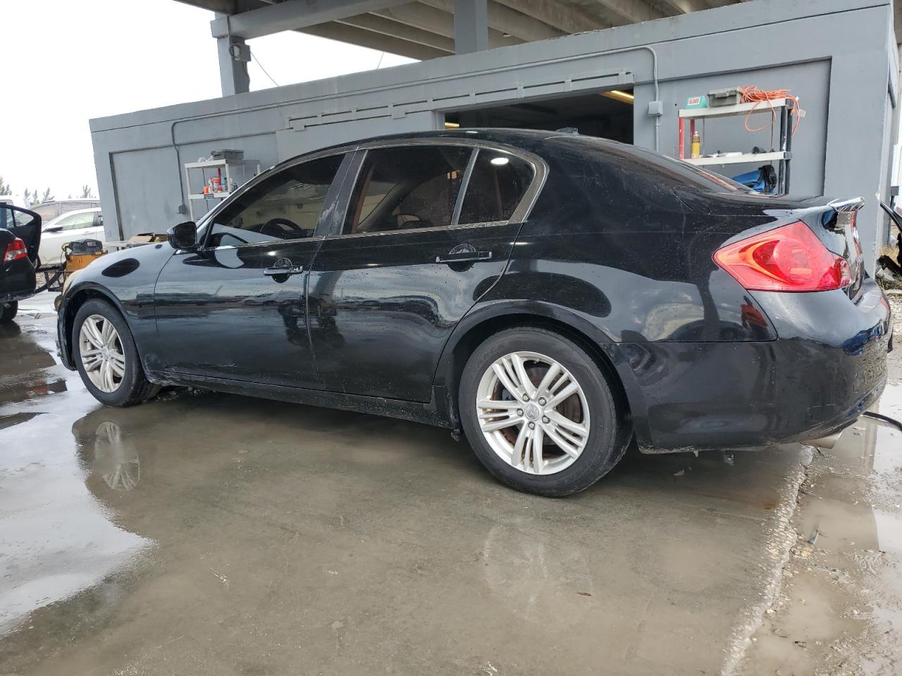 2011 Infiniti G - Image 2