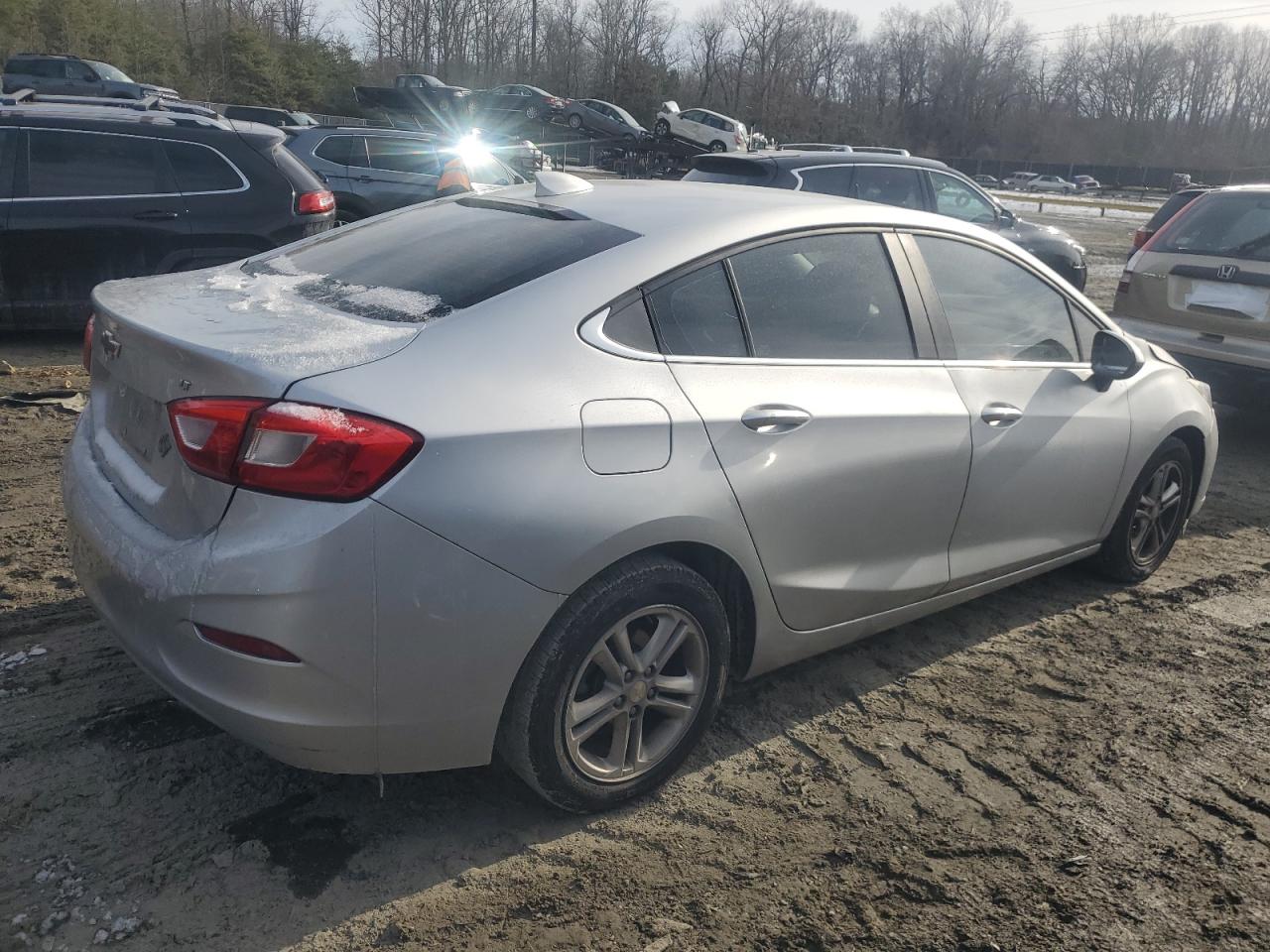 2018 Chevrolet Cruze - Image 3