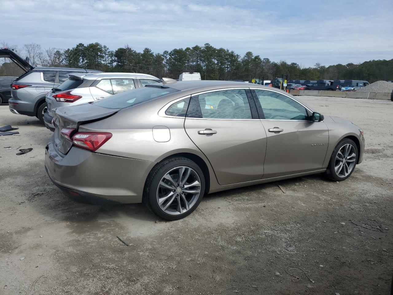 2022 Chevrolet Malibu - Image 3