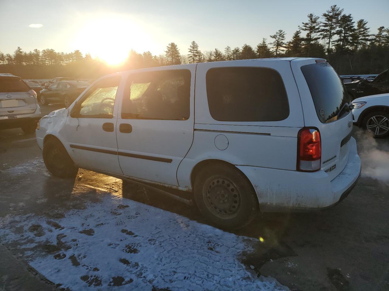 2008 Chevrolet Uplander - Image 2