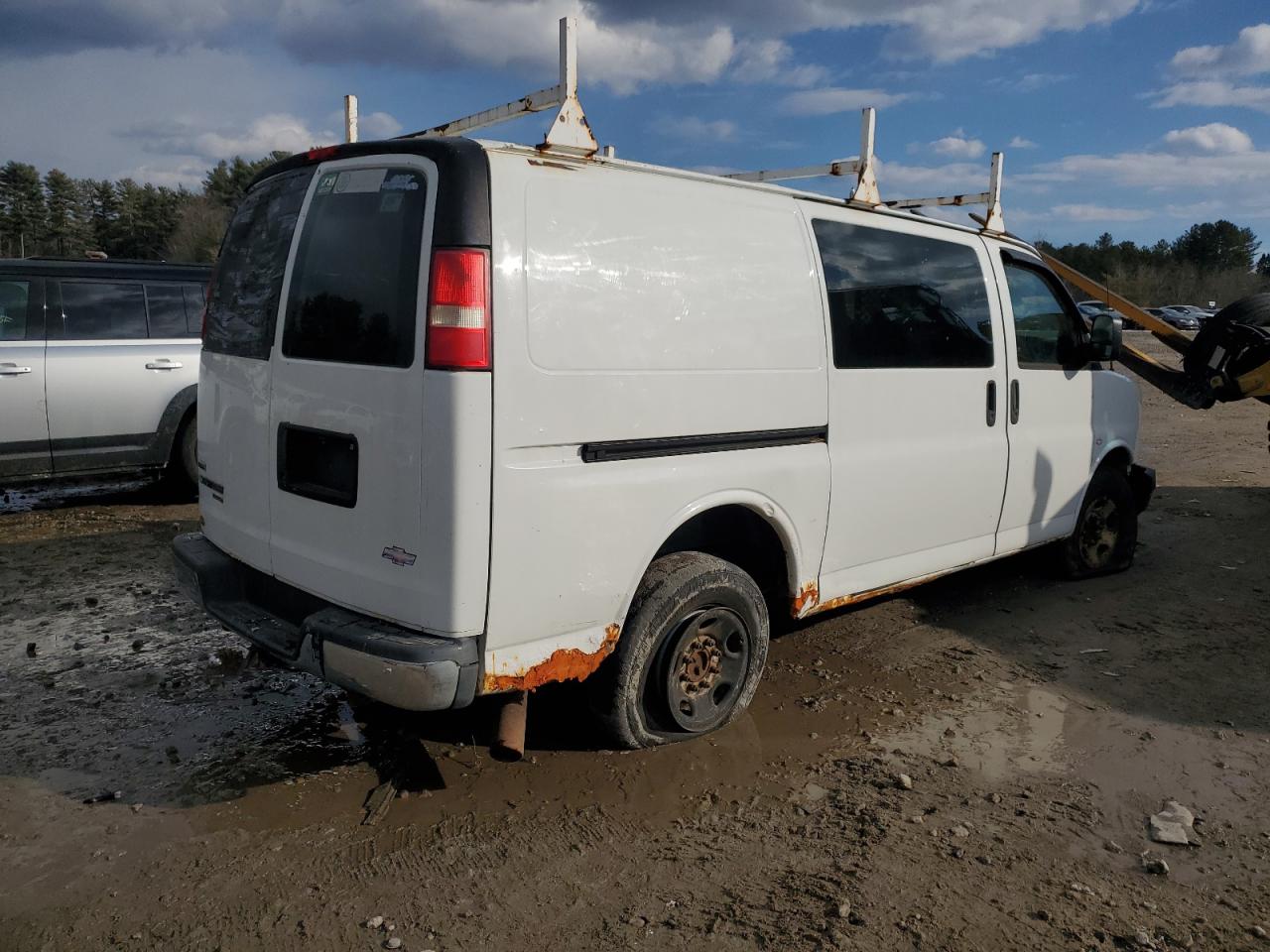 2011 Chevrolet Express - Image 3