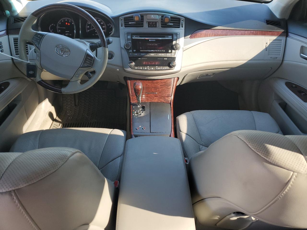 2011 Toyota Avalon - Image 8