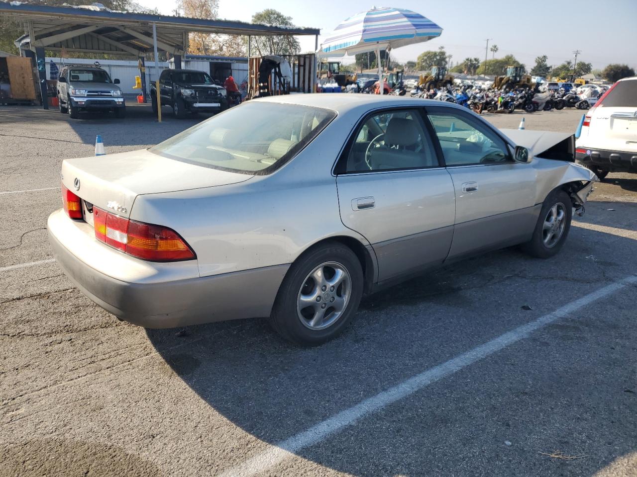 1998 Lexus ES - Image 3