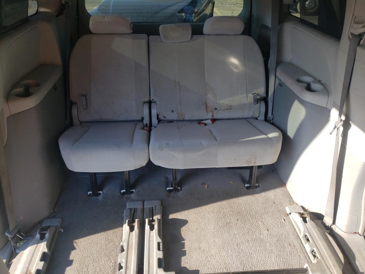 2011 Toyota Sienna - Image 10
