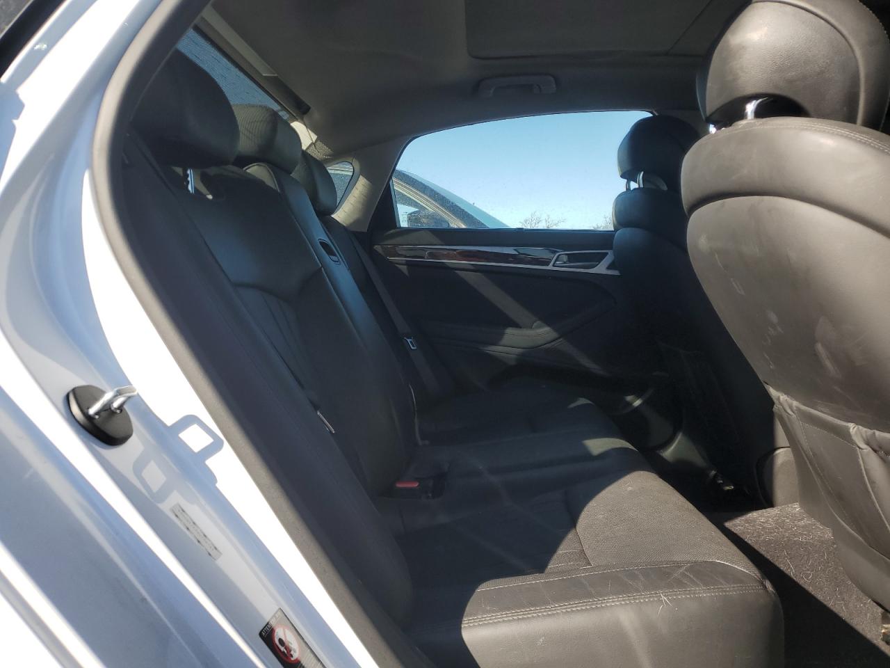 2017 Genesis G80 - Image 10