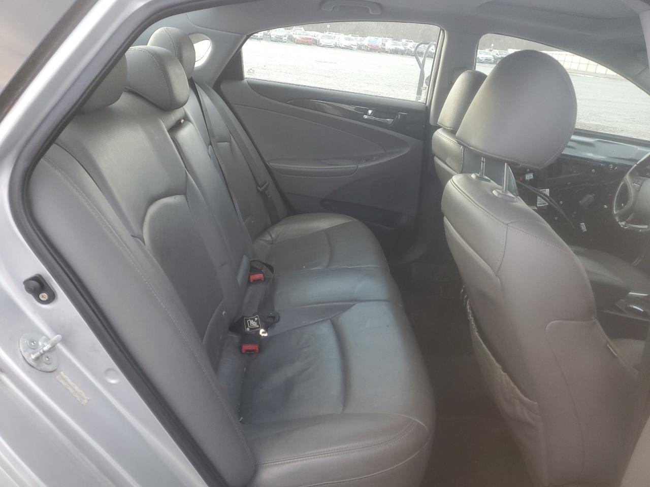 2011 Hyundai Sonata - Image 10
