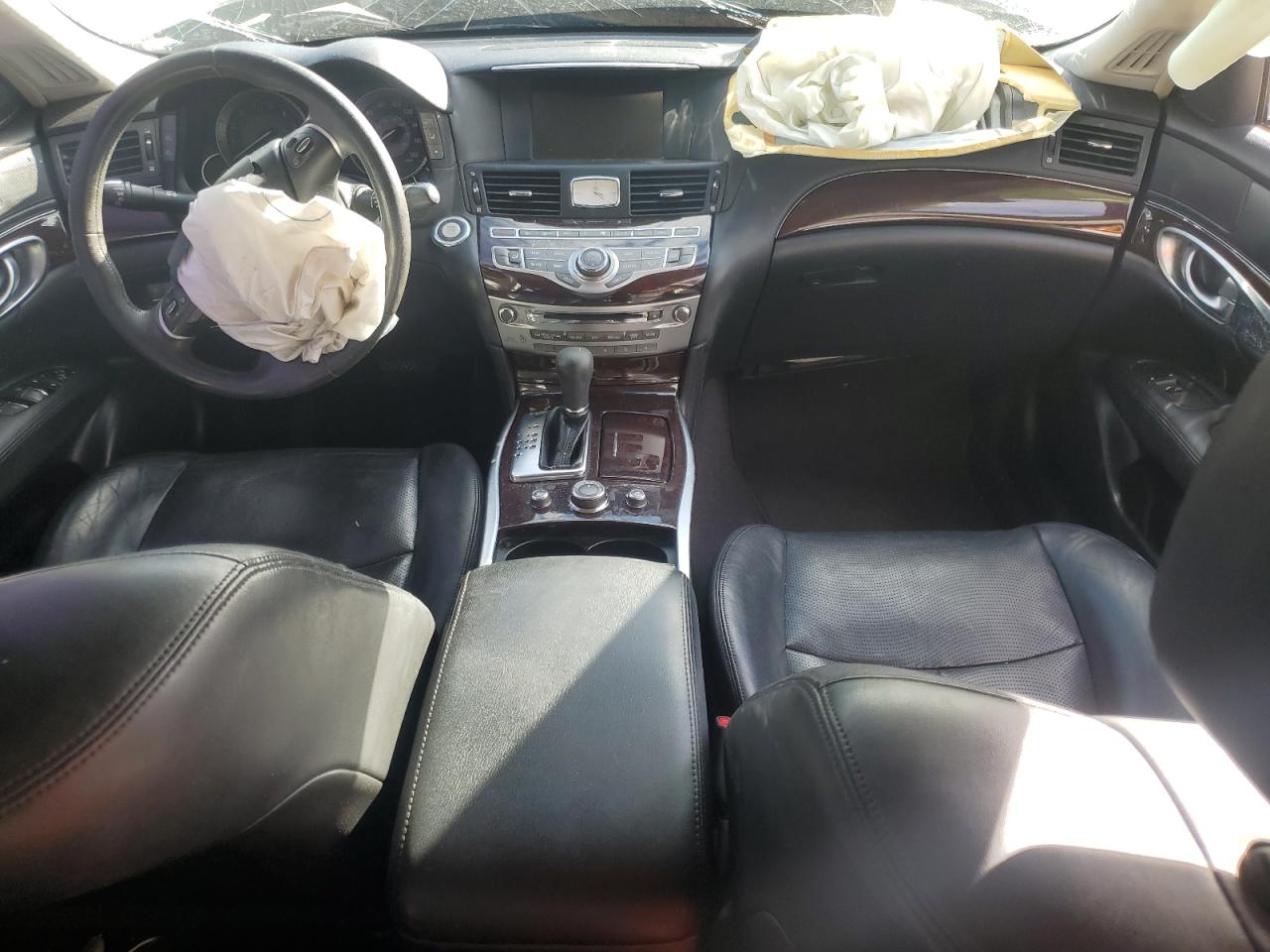 2012 Infiniti M - Image 8
