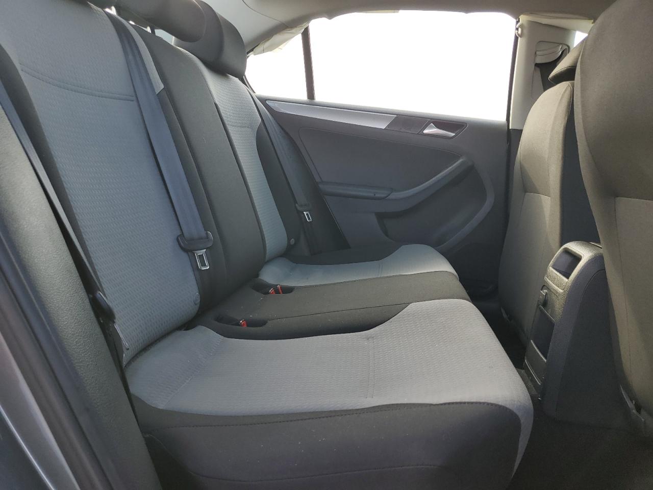 2017 Volkswagen Jetta - Image 10