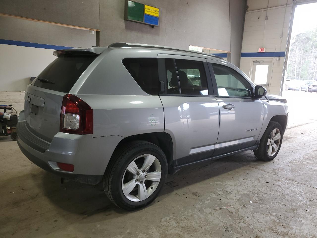 2016 Jeep Compass - Image 3