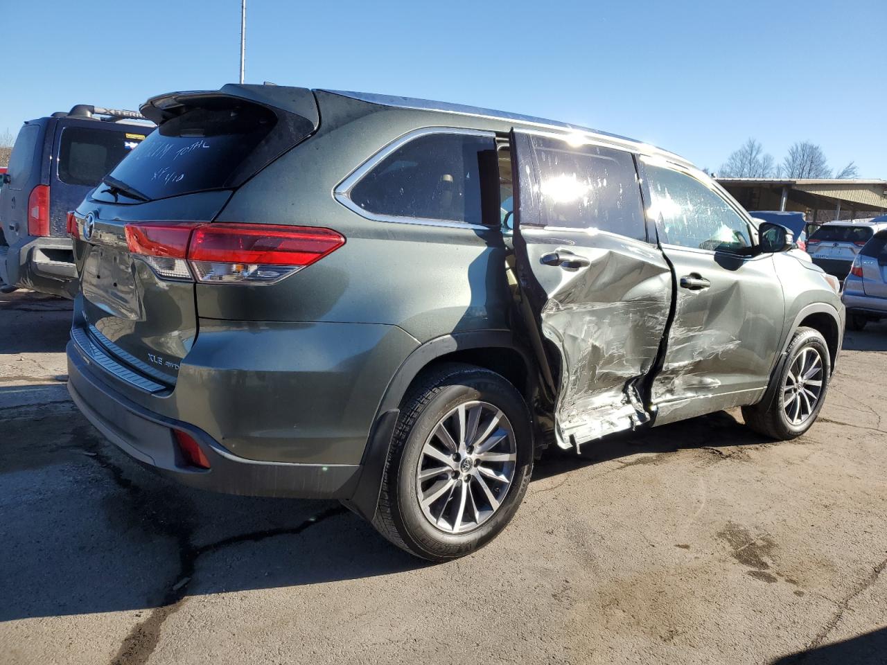 2017 Toyota Highlander - Image 3