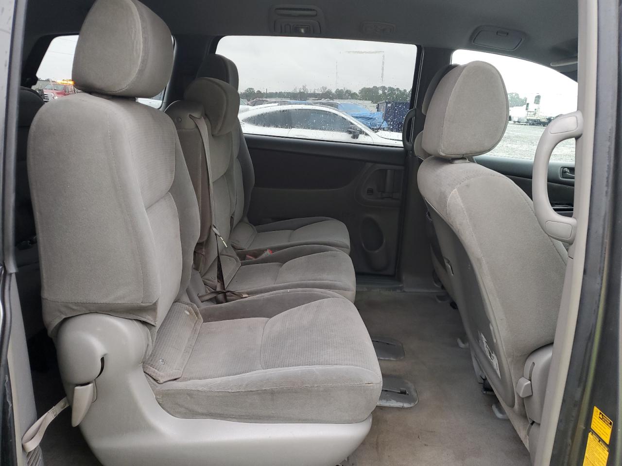 2005 Toyota Sienna - Image 11