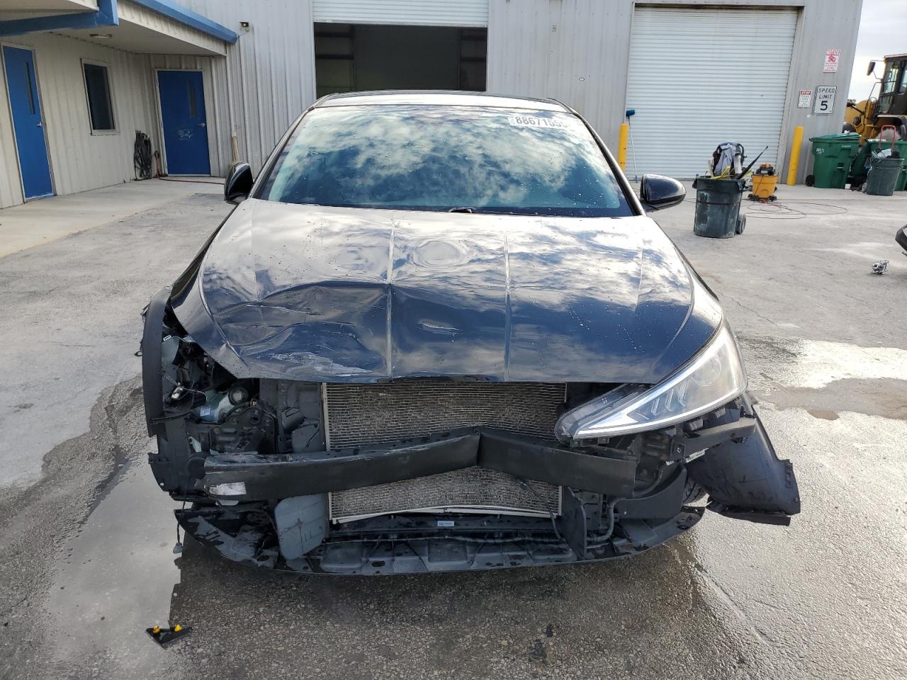 2019 Hyundai Elantra - Image 5