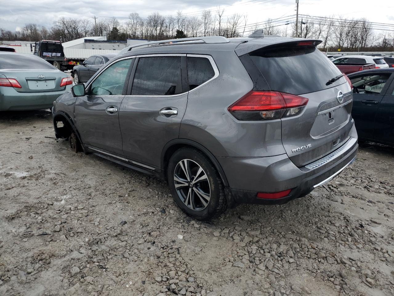 2017 Nissan Rogue - Image 2