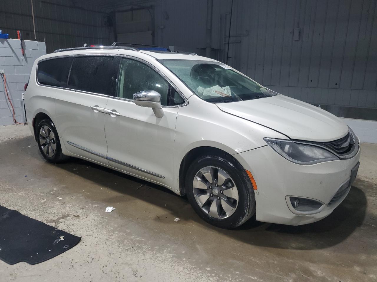 2017 Chrysler Pacifica - Image 4