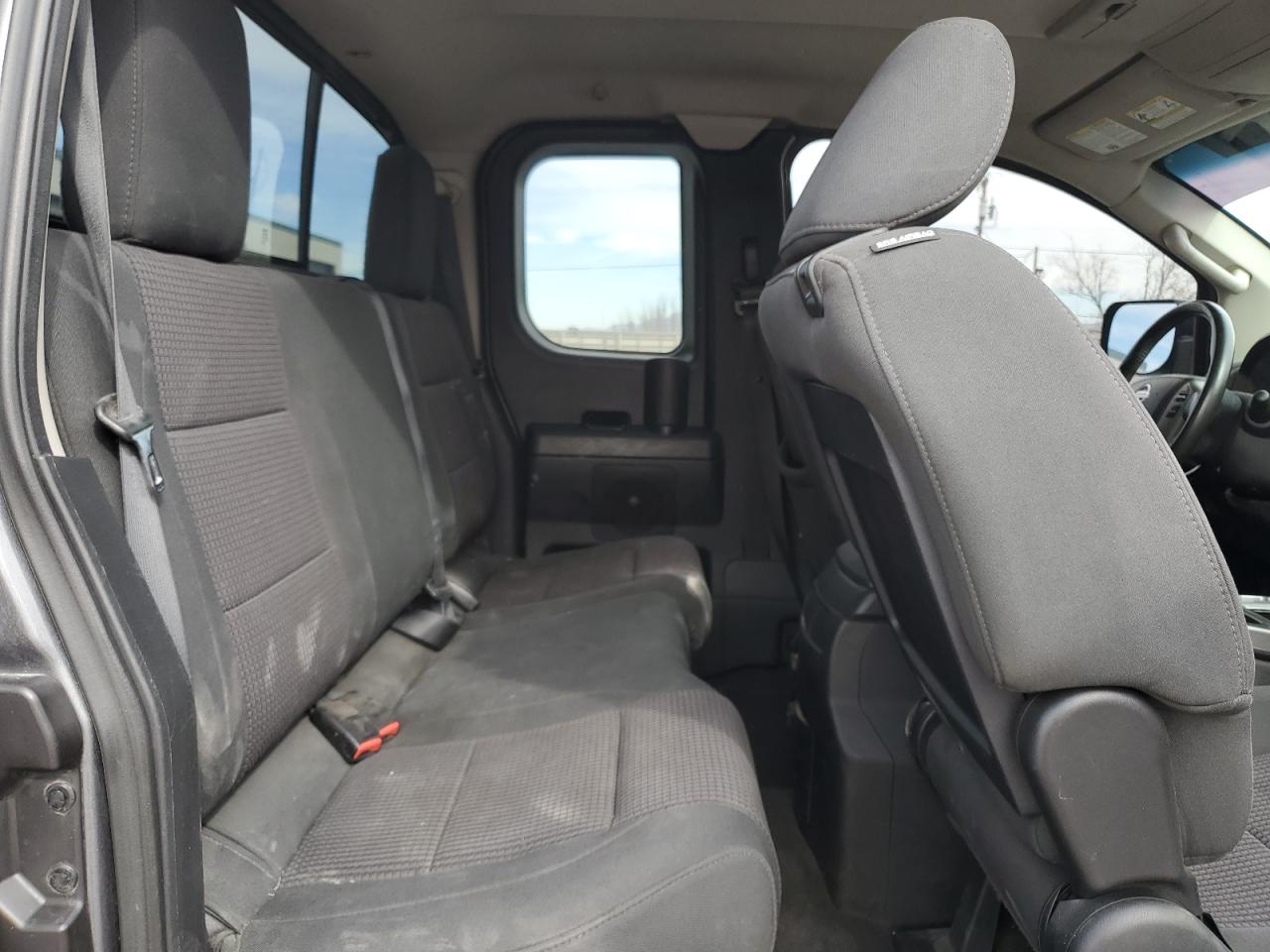 2013 Nissan Titan - Image 10