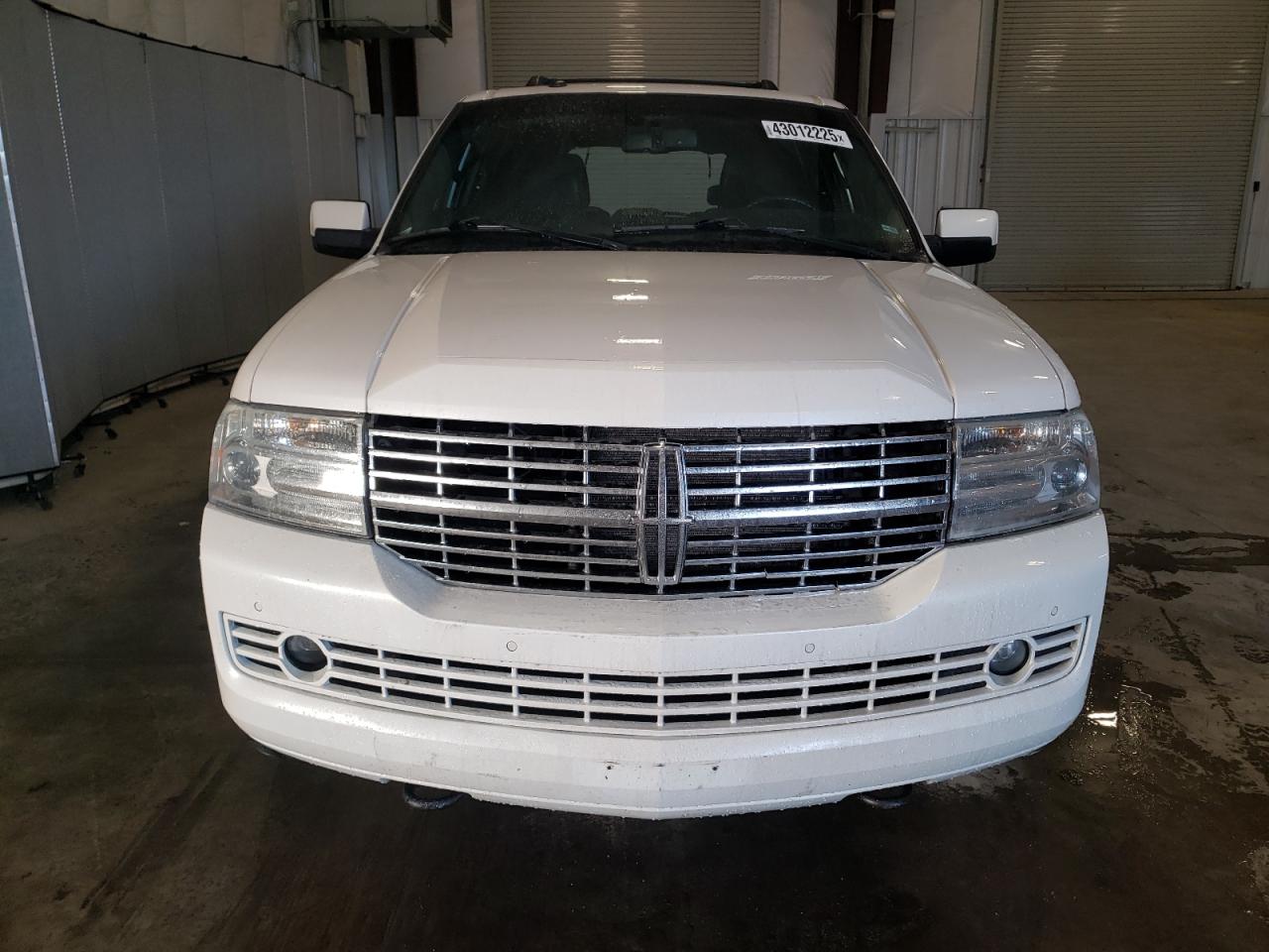 2013 Lincoln Navigator - Image 5