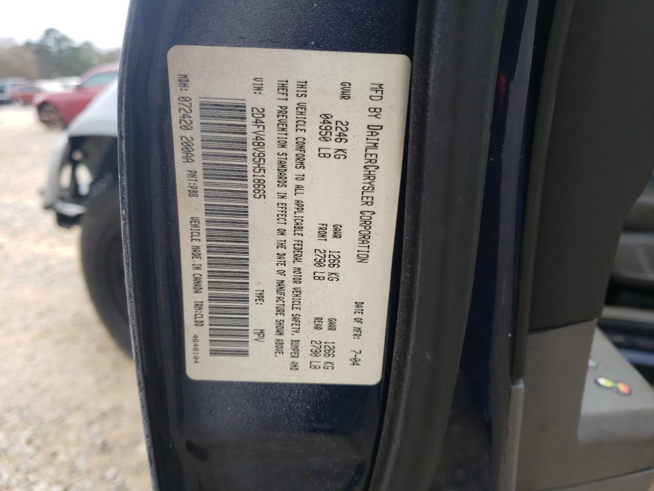 2005 Dodge Magnum - Image 13