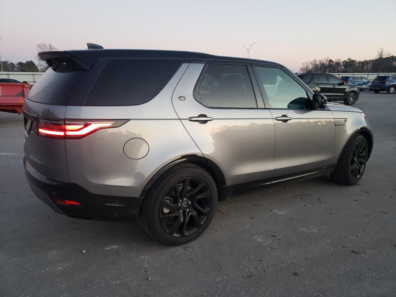 2021 Land Rover Discovery - Image 3