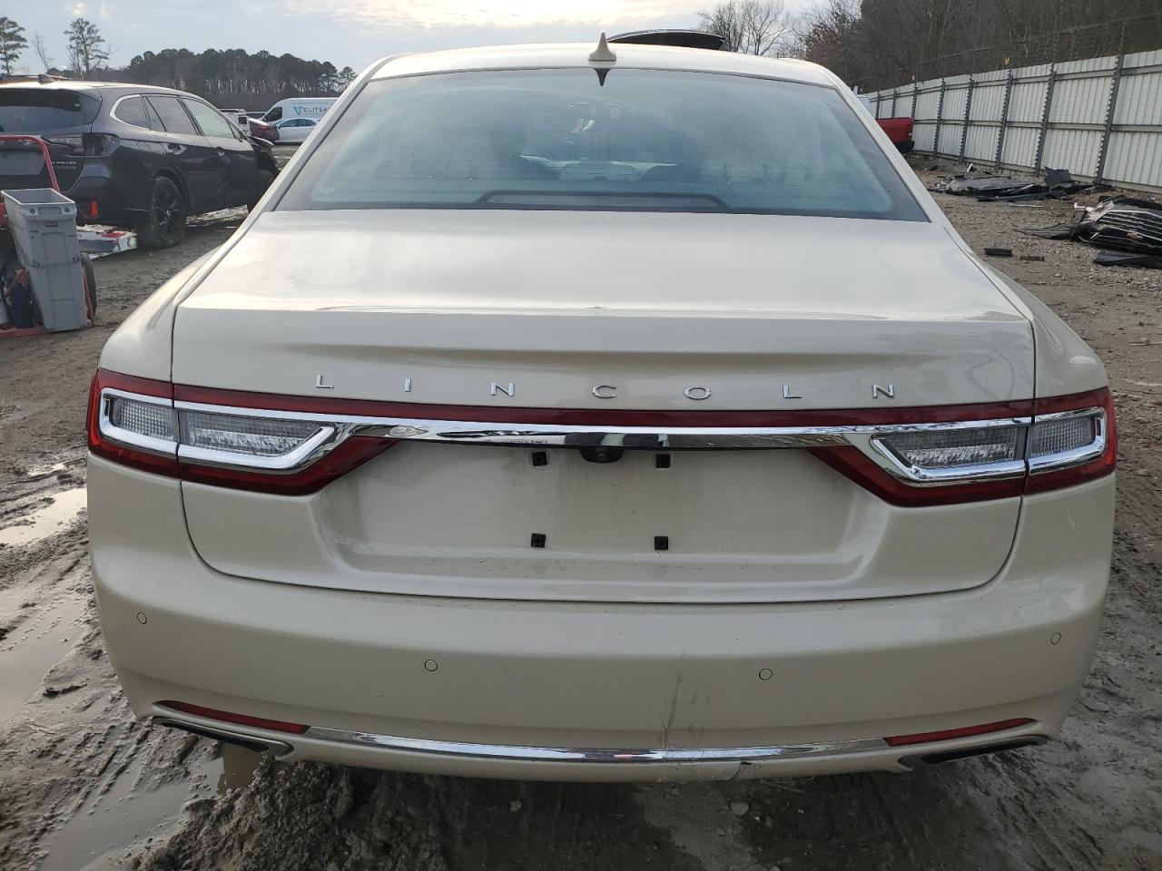 2018 Lincoln Continental - Image 6