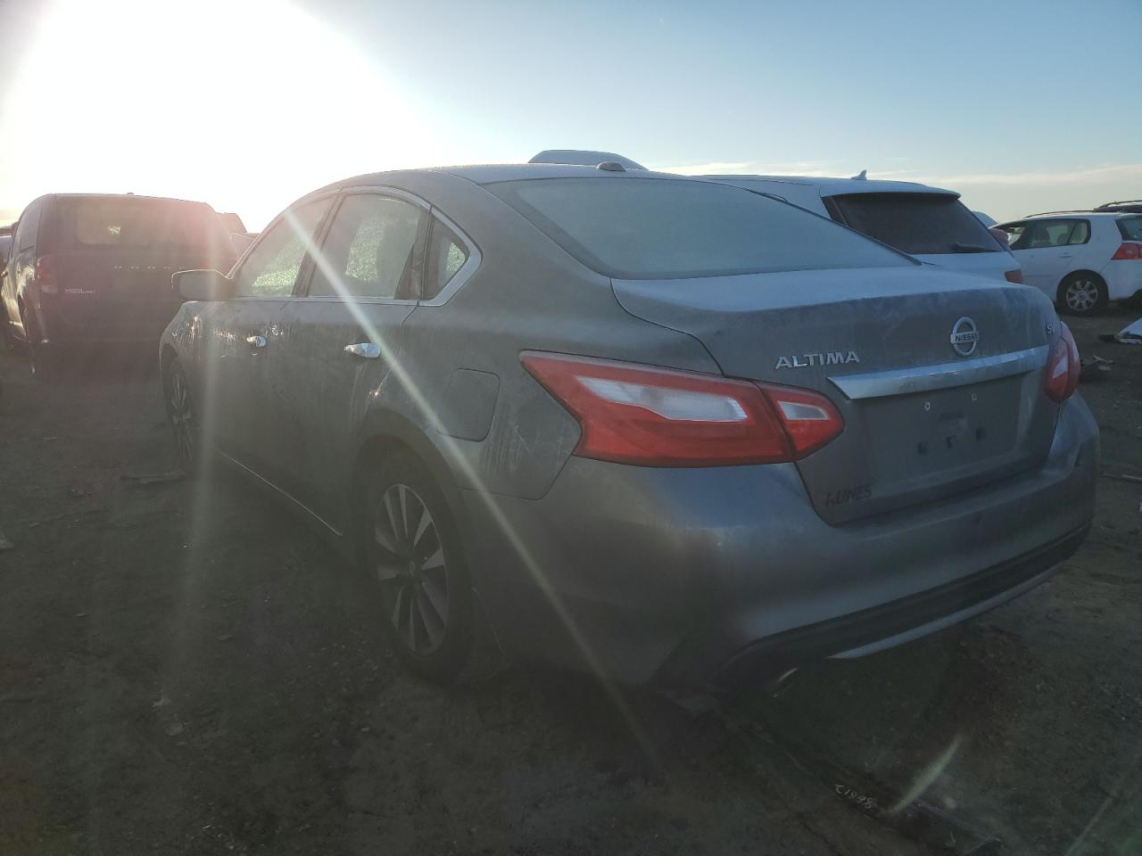 2016 Nissan Altima - Image 2