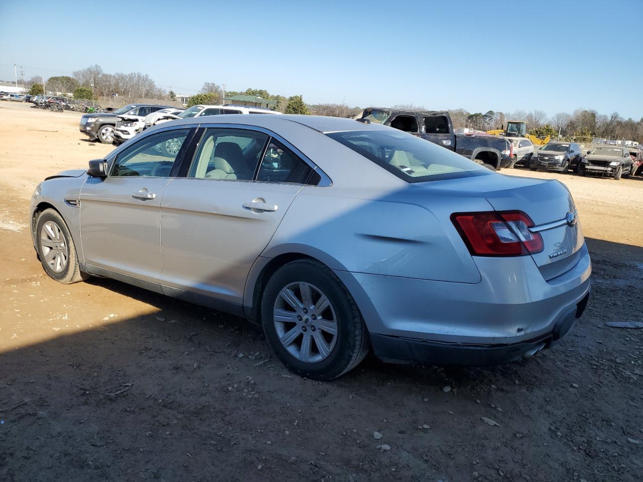 2011 Ford Taurus - Image 2