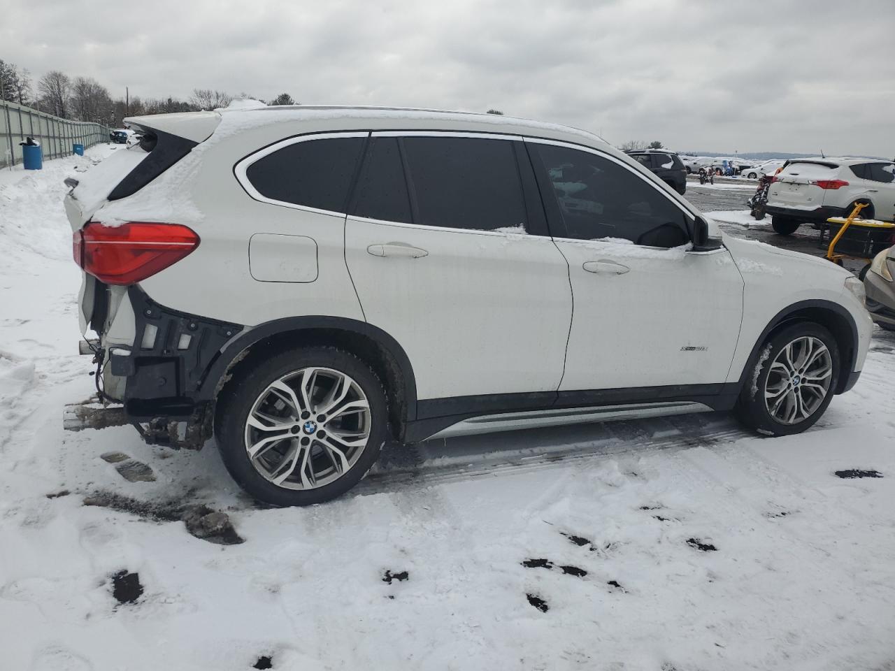 VIN WBXHT3Z39G4A51417 2016 BMW X1 no.3