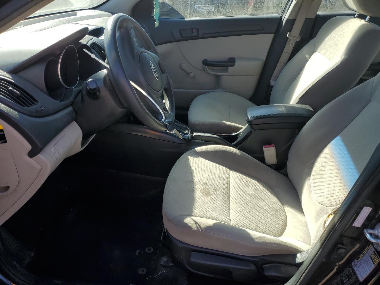 2011 Kia Forte - Image 7