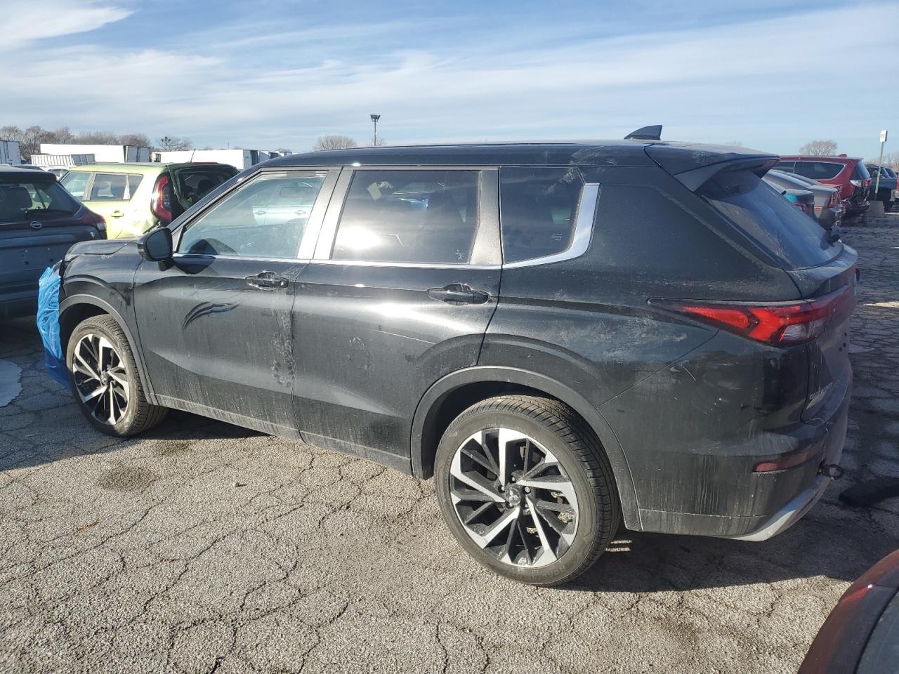 2024 Mitsubishi Outlander - Image 2