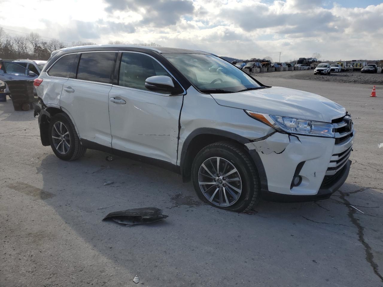 2019 Toyota Highlander - Image 4