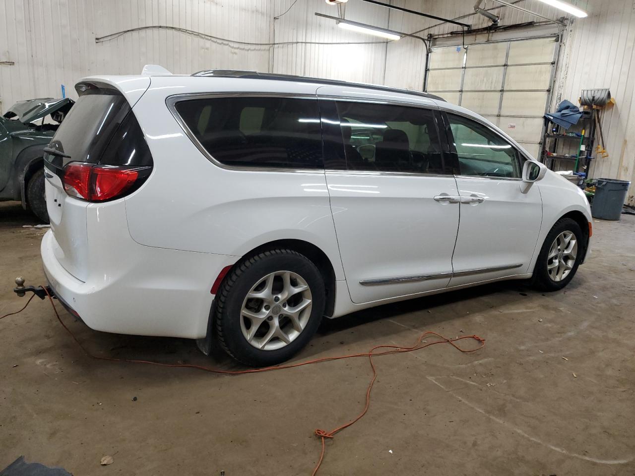 2017 Chrysler Pacifica - Image 3