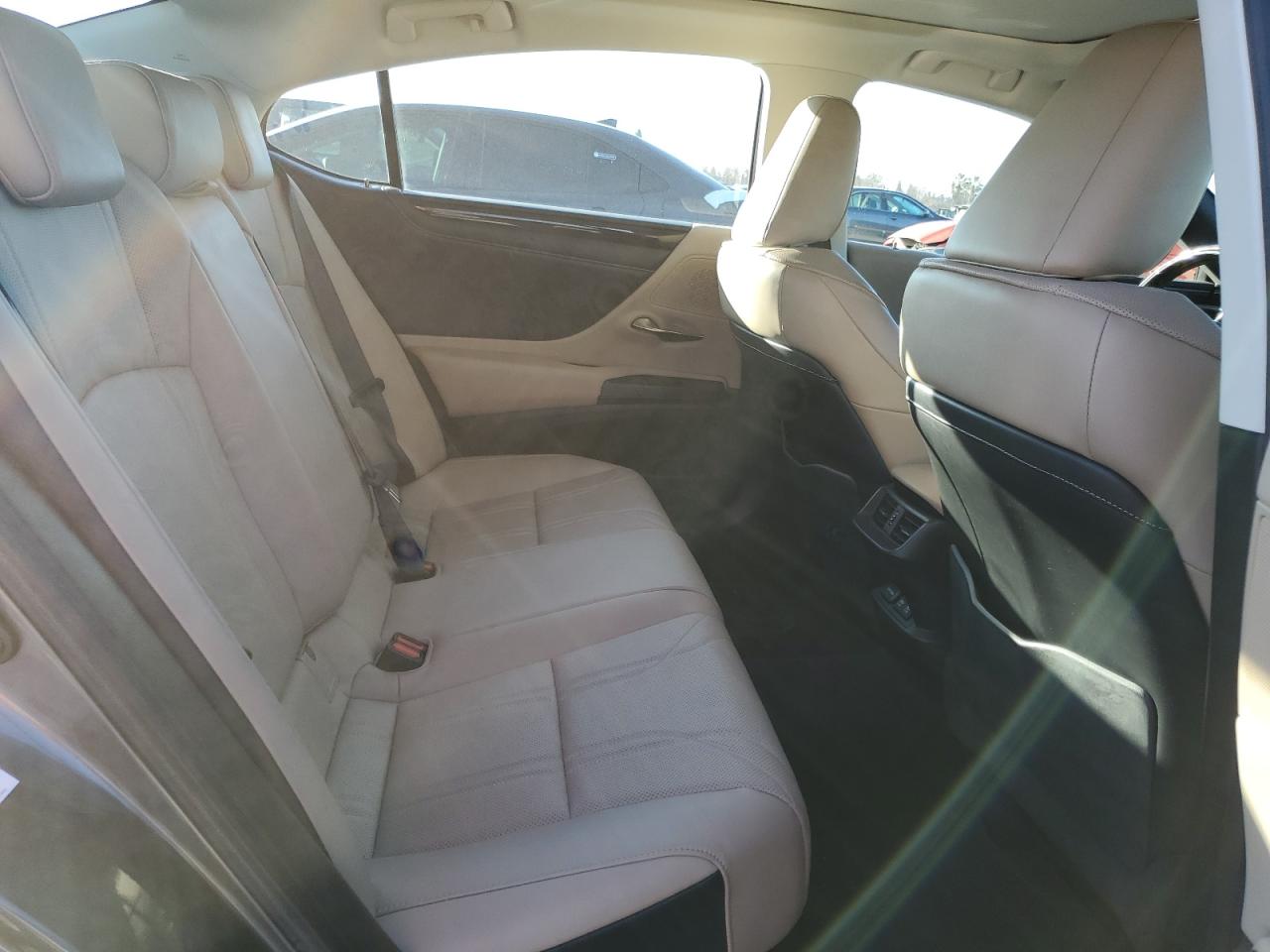 2019 Lexus ES - Image 10