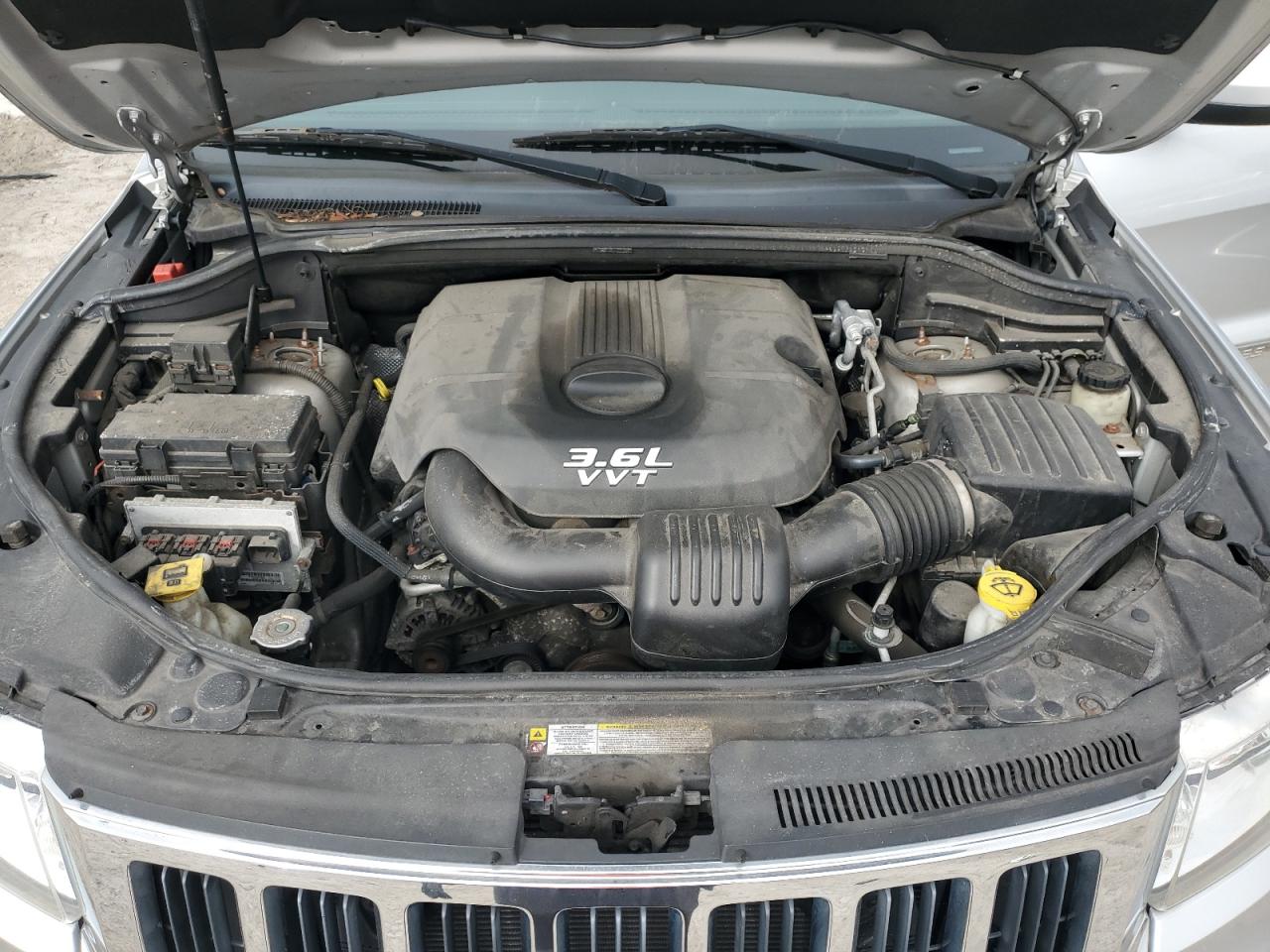 2012 Jeep Grand Cherokee - Image 12