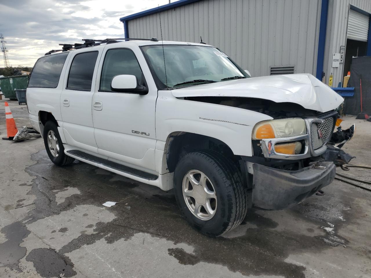 2004 GMC Yukon - Image 4