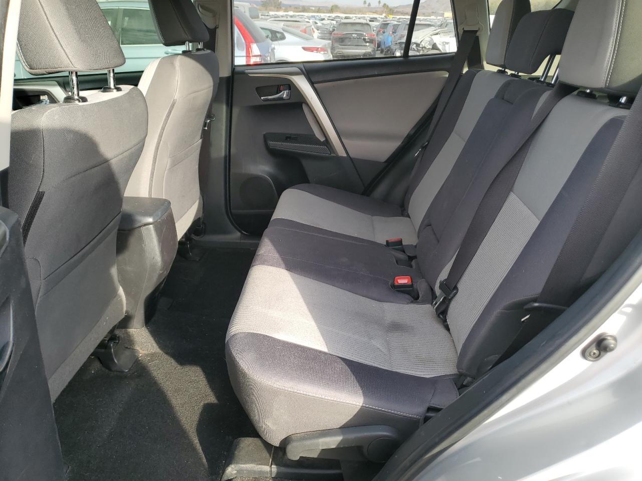 2015 Toyota RAV 4 - Image 12